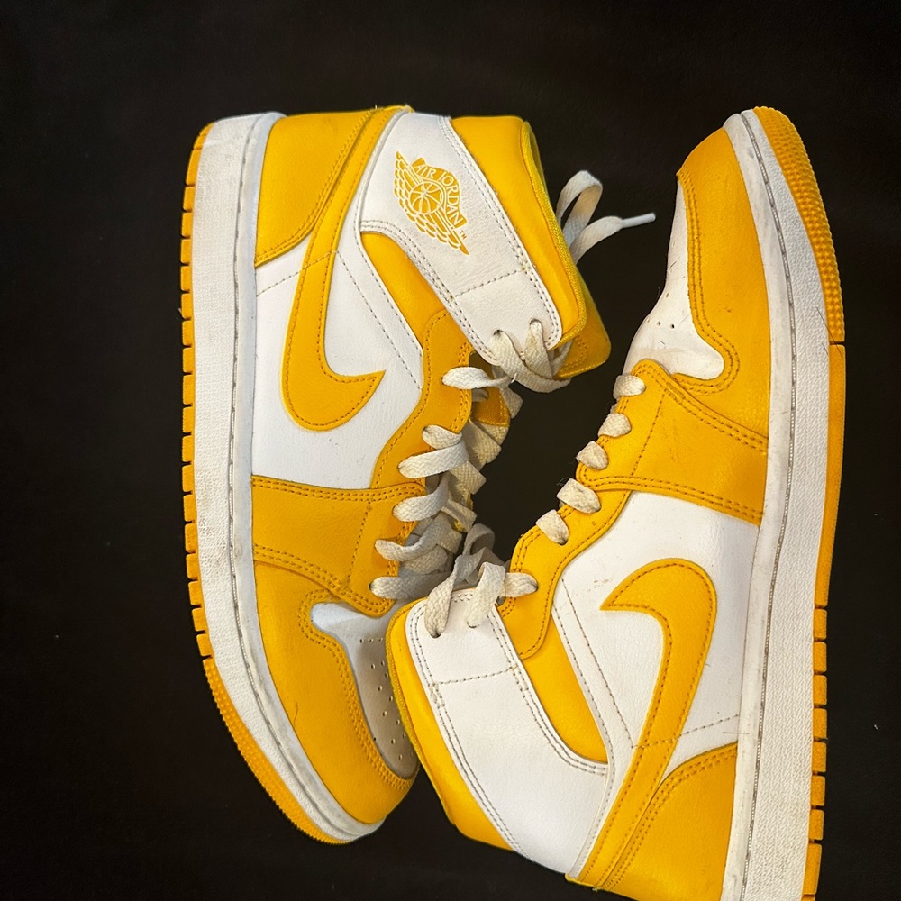 Yellow air Jordan 1s